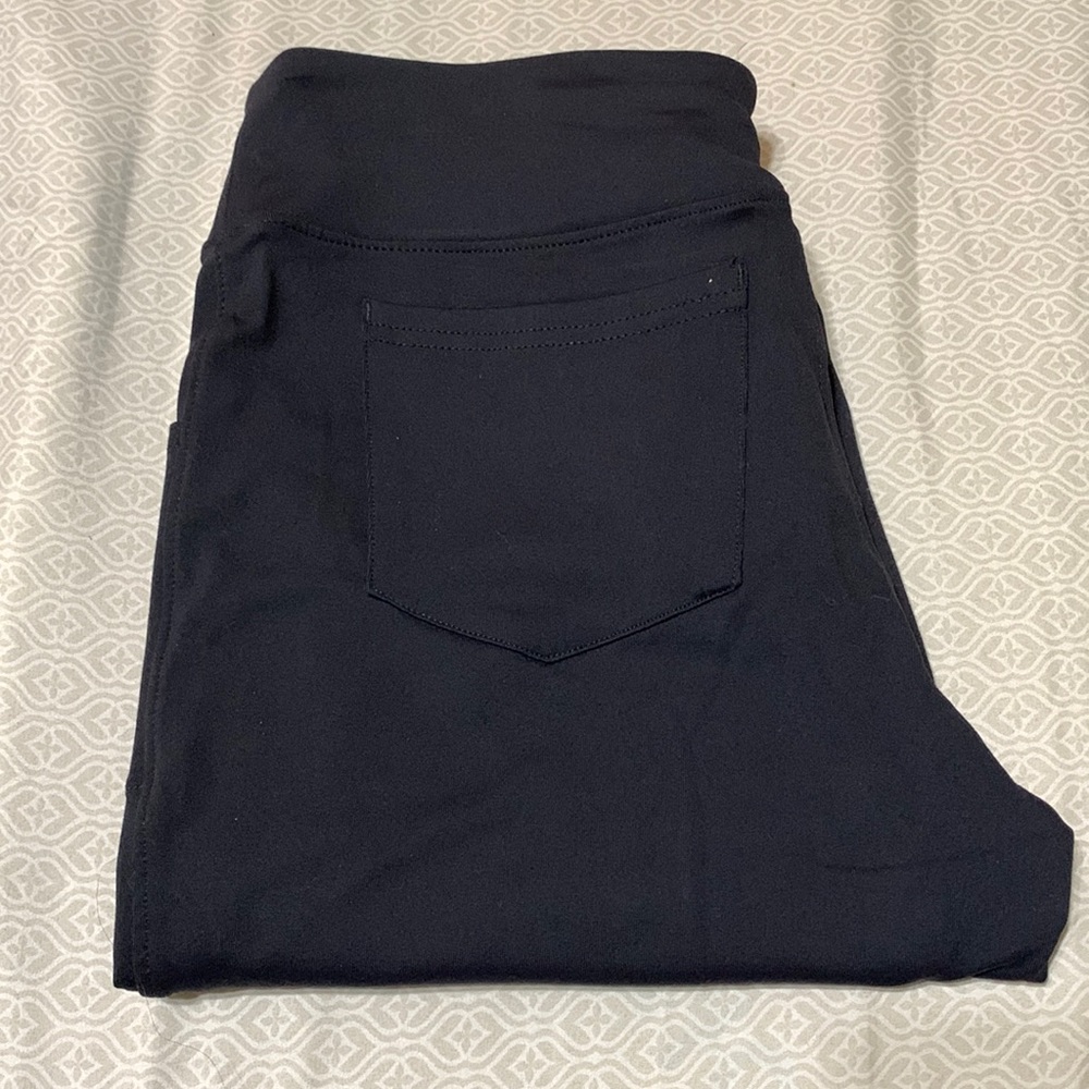 Yogipace black work out pants.